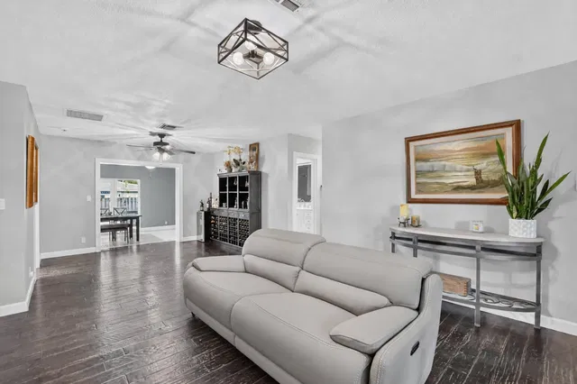  Residence photo 34