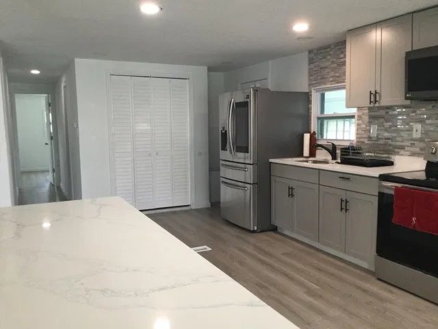  Unit 802 photo 6