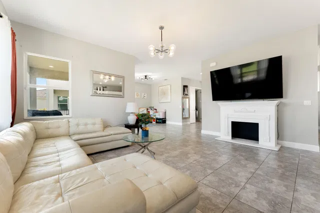  Residence photo 5
