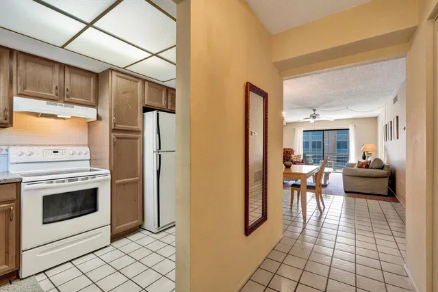Unit 406 photo 6
