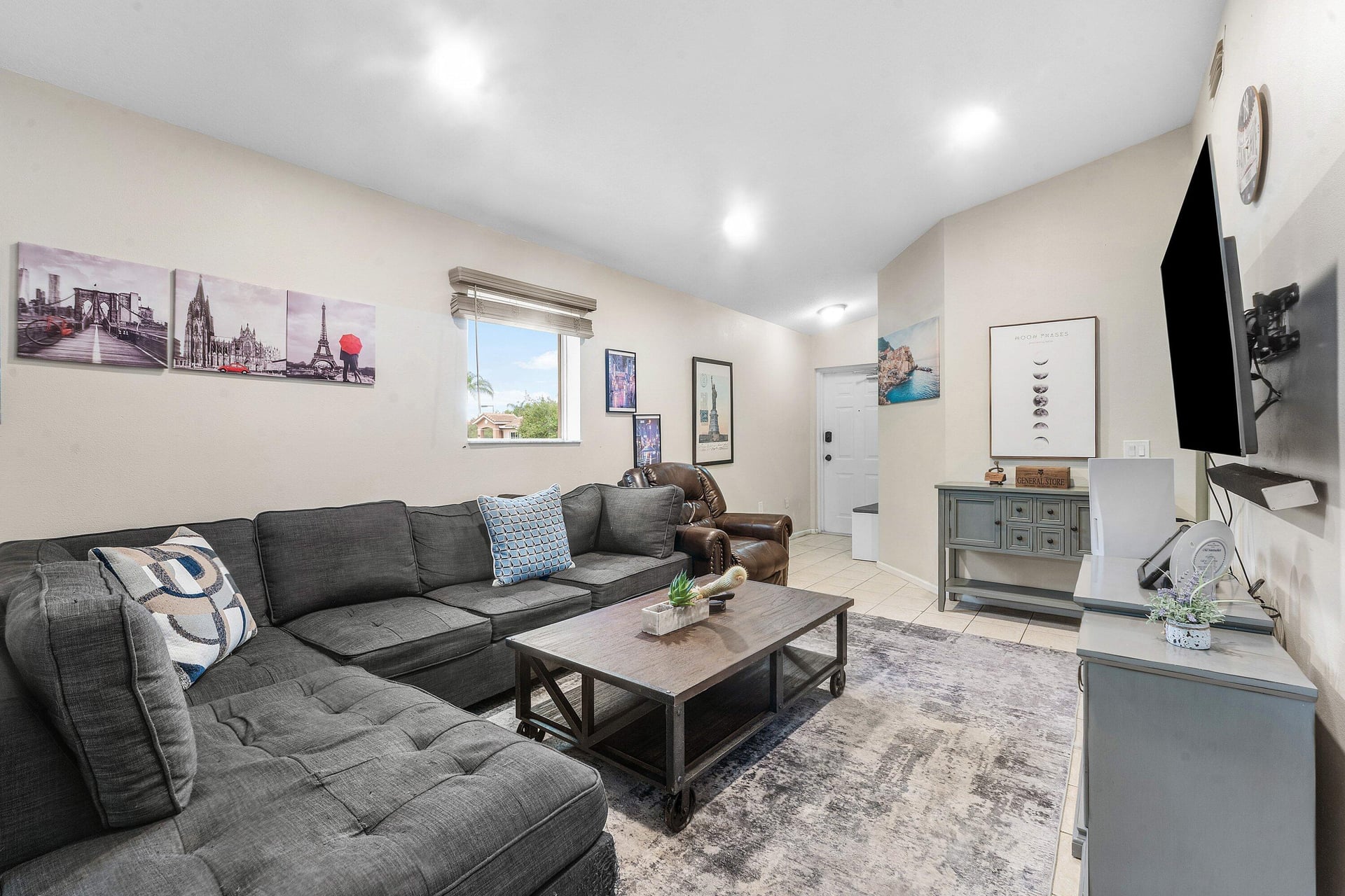 Unit 206 photo 4