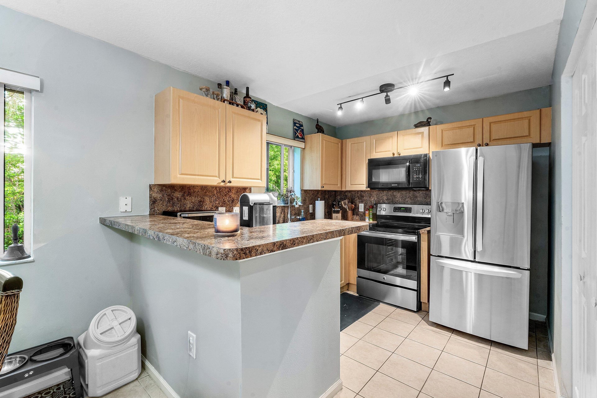 Unit 206 photo 7