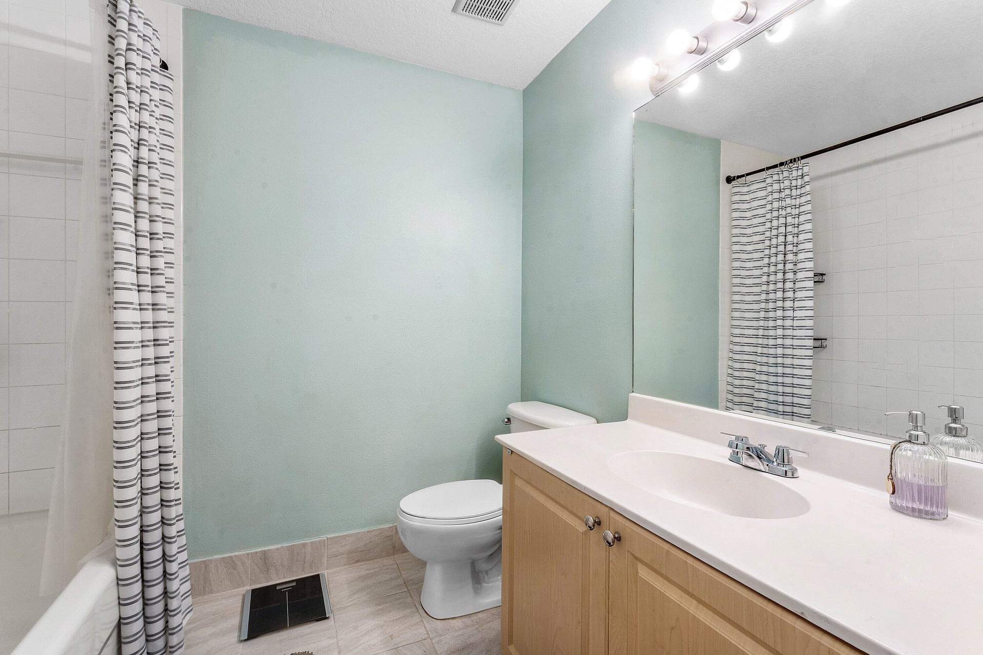 Unit 206 photo 14