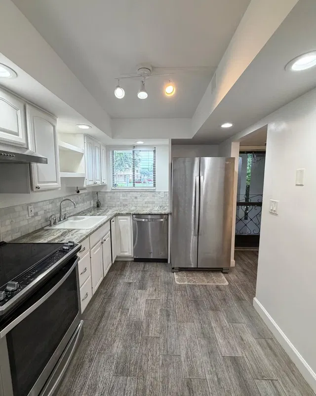 Unit 115 photo 6
