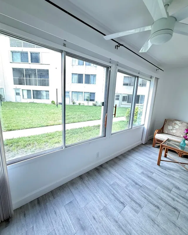 Unit 115 photo 8