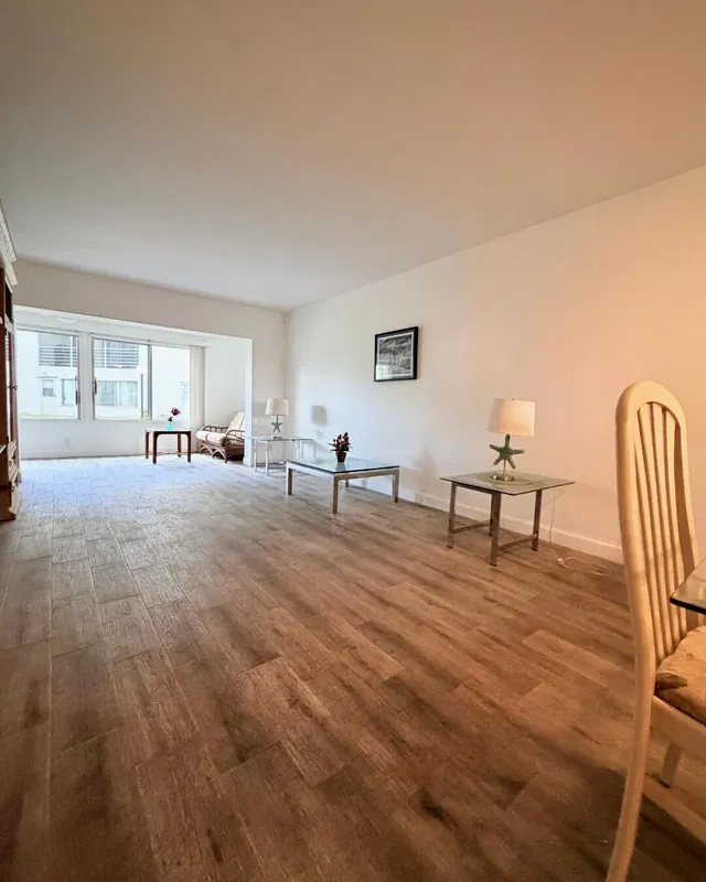 Unit 115 photo 10