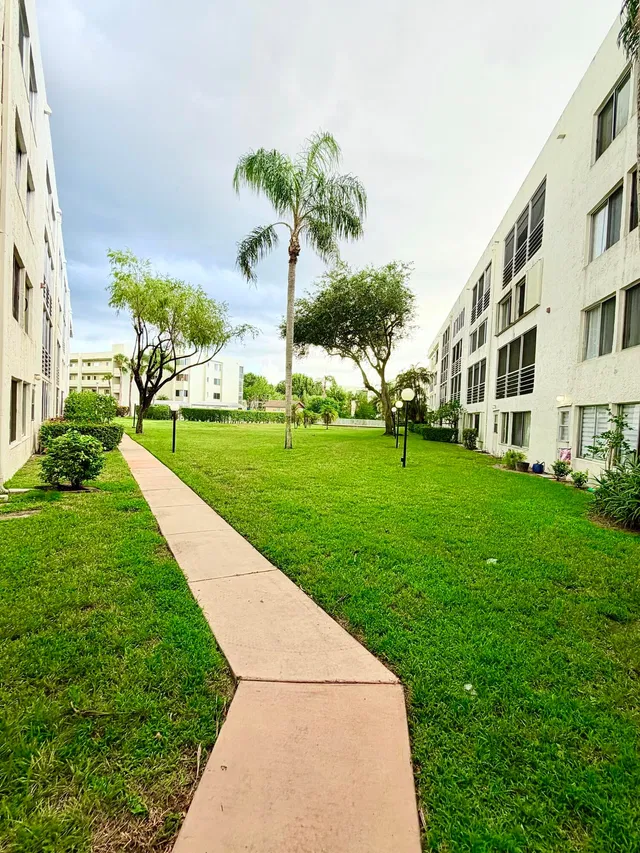 Unit 115 photo 12