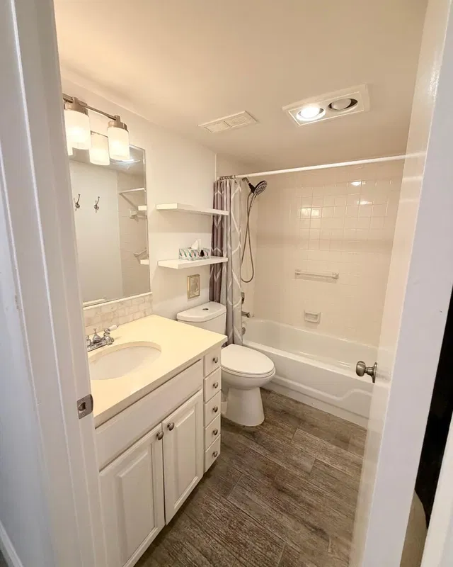 Unit 115 photo 23
