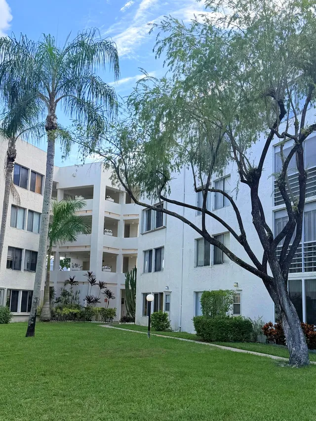 Unit 115 photo 30