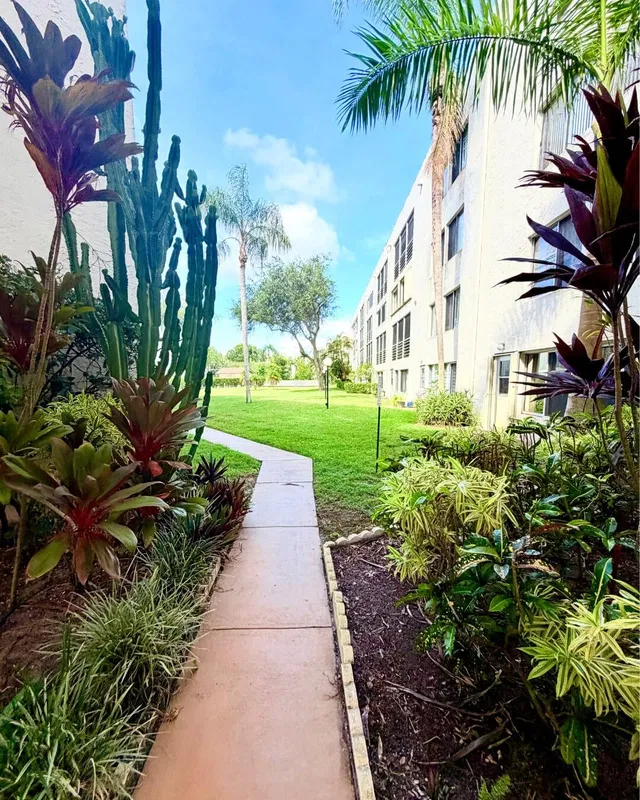 Unit 115 photo 31