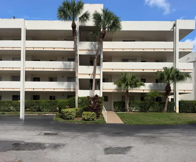 Unit 115 photo 33