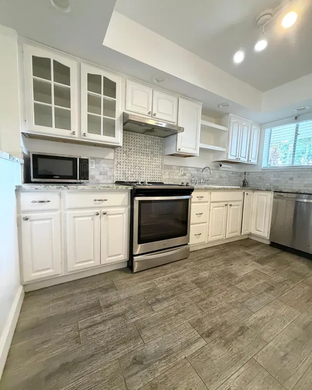 Unit 115 photo 38