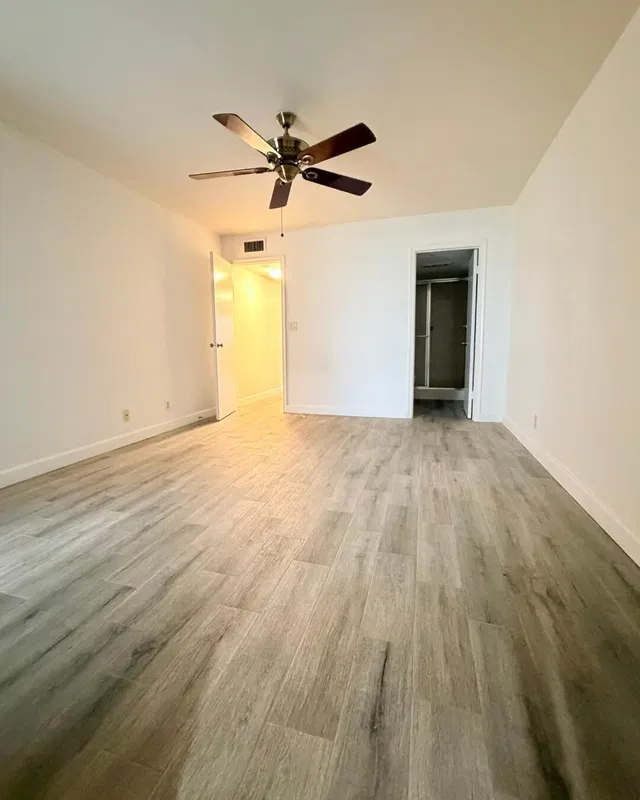 Unit 115 photo 43