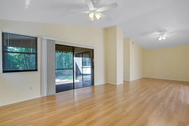 Residence photo 8