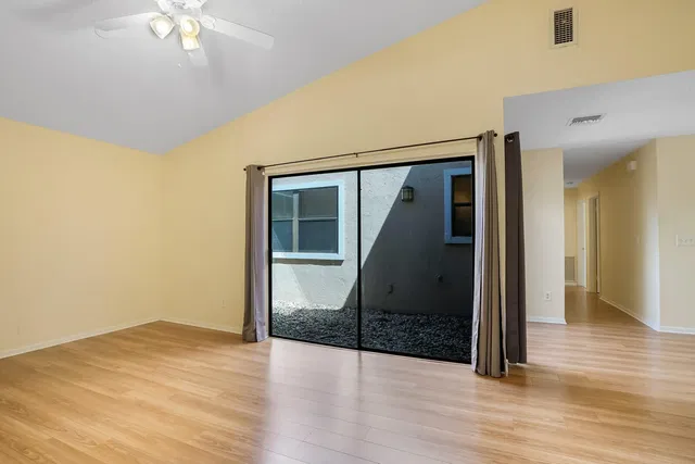 Residence photo 12