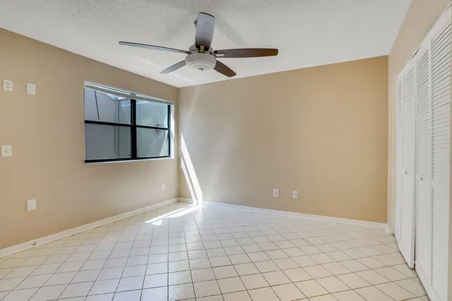 Residence photo 16
