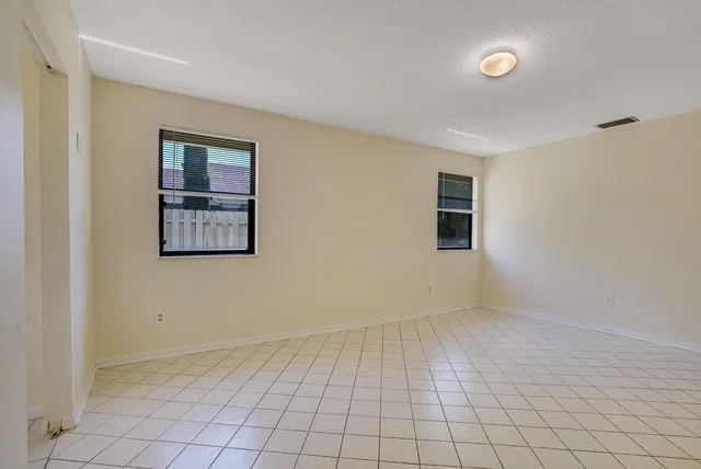 Residence photo 18