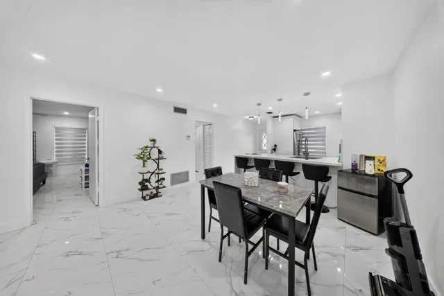  Residence photo 6