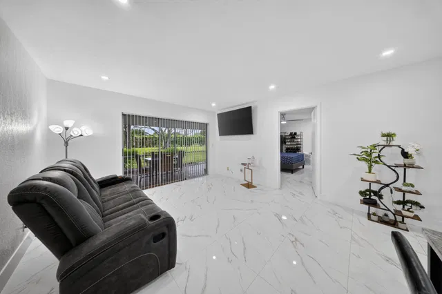  Residence photo 8