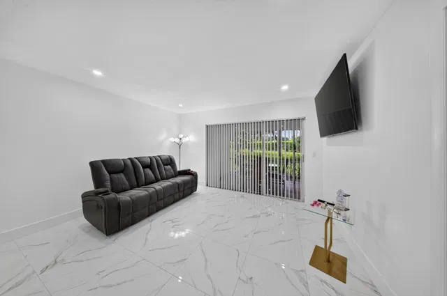  Residence photo 16