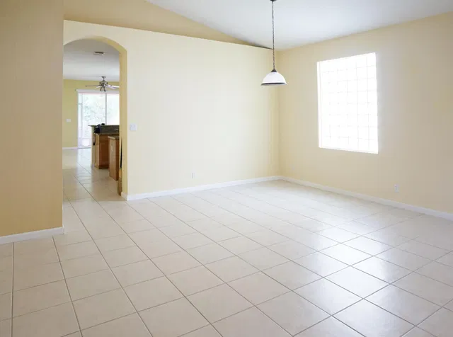 Residence photo 3