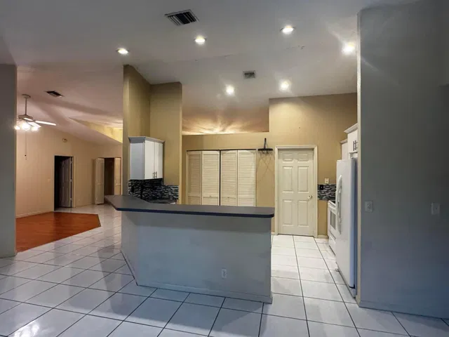 Residence photo 2