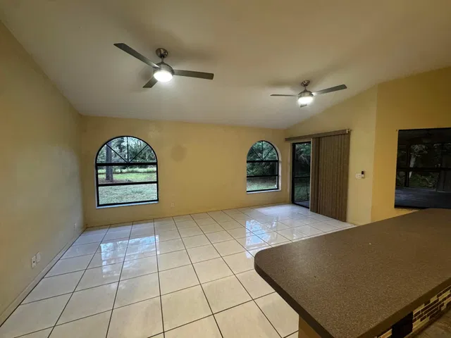 Residence photo 8