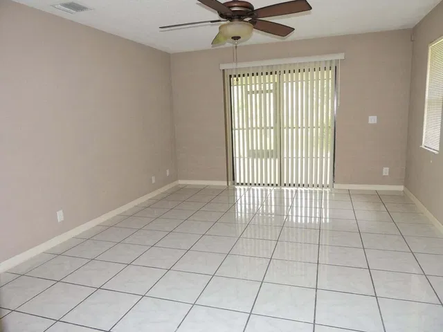 Residence photo 12