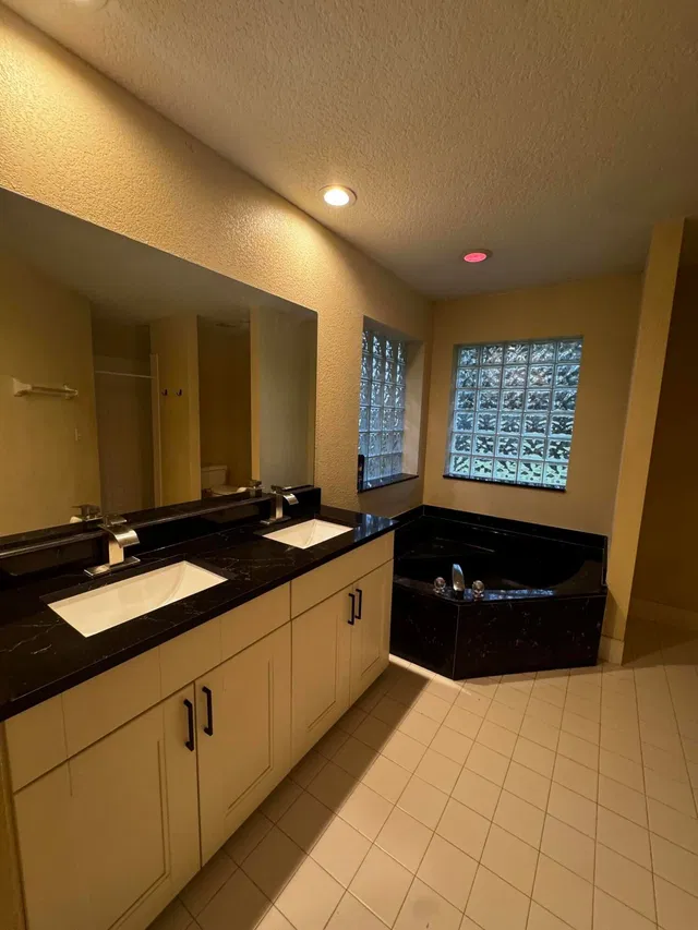 Residence photo 16