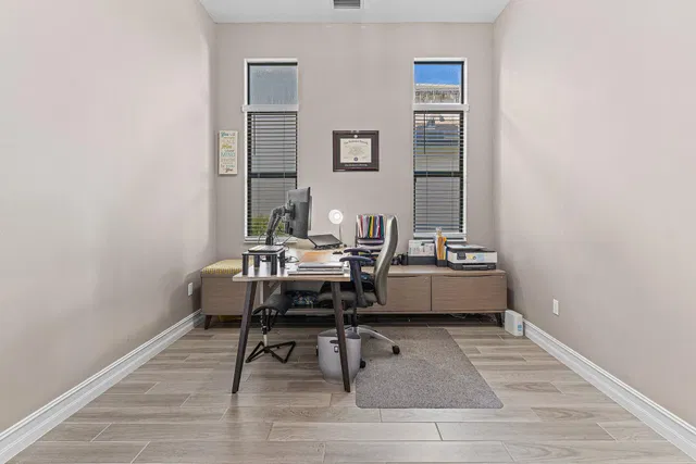 Residence photo 15