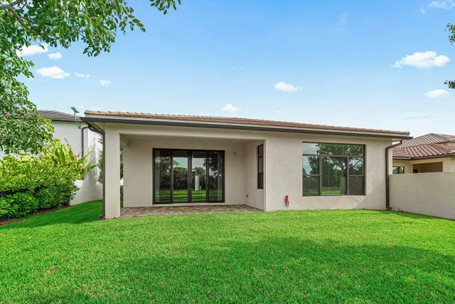 Residence photo 32
