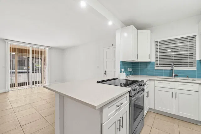 Unit 161C photo 2