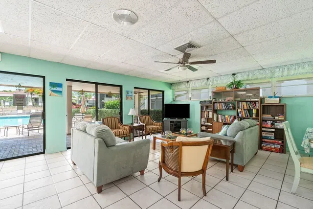 Unit 161C photo 28