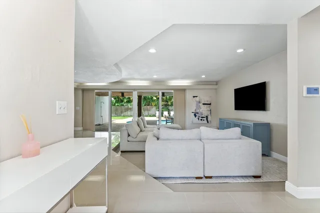  Residence photo 6
