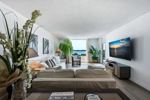 The Patrician of Palm Beach Residence photo 9
