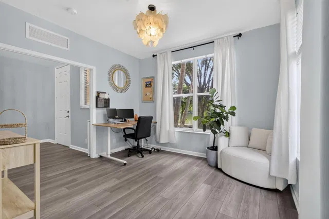 Residence photo 5