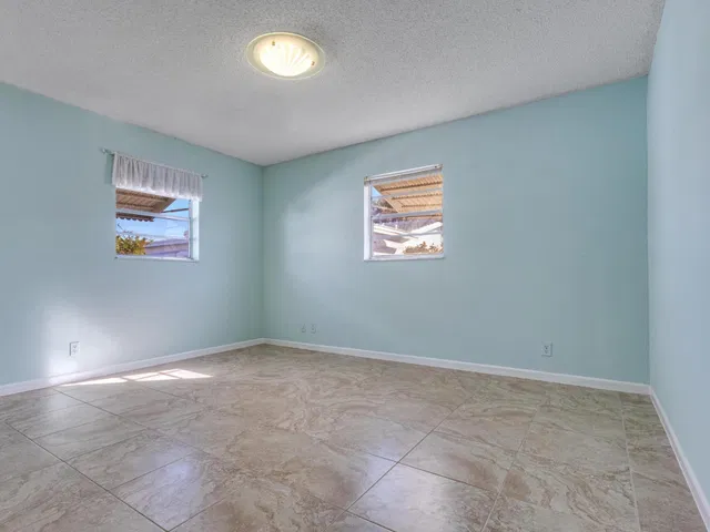Residence photo 15