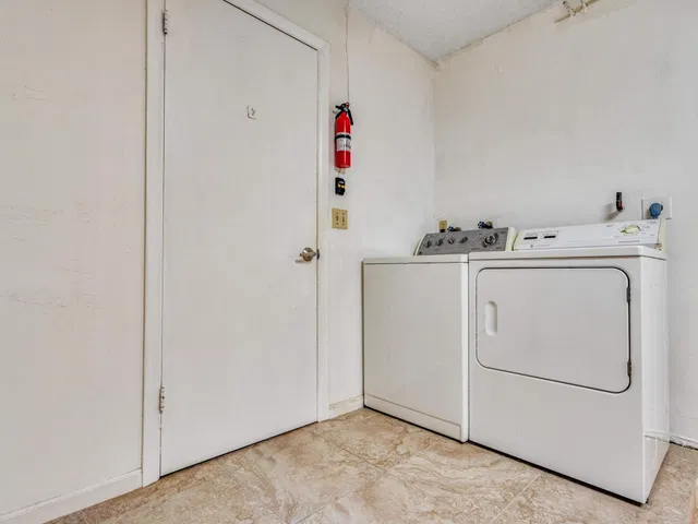 Residence photo 19