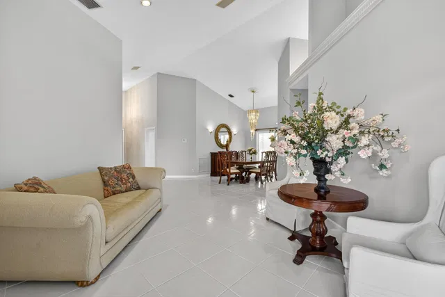  Residence photo 15