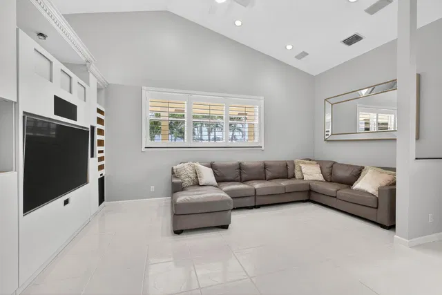  Residence photo 42