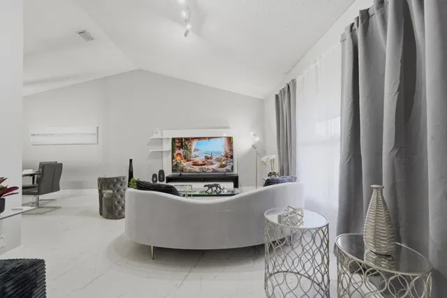 Residence photo 2