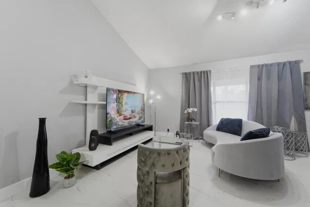 Residence photo 3