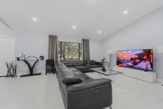 Residence photo 3