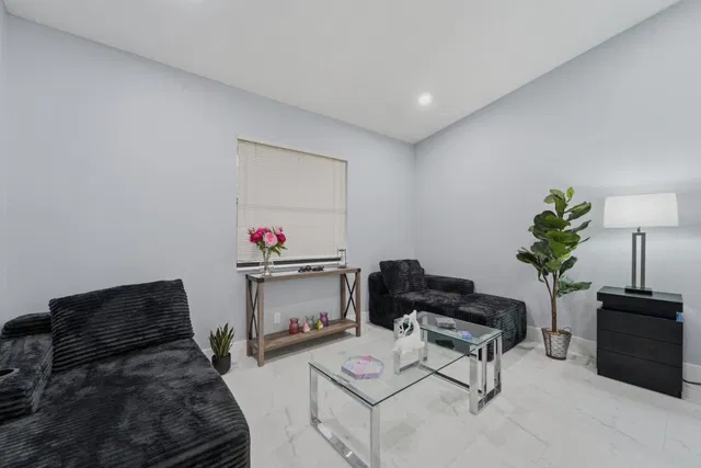 Residence photo 19