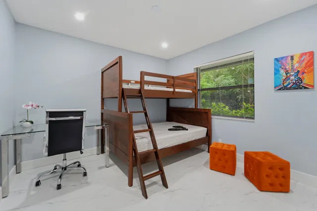 Residence photo 29