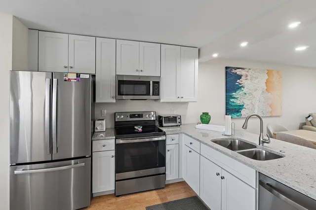  Unit C302 photo 6