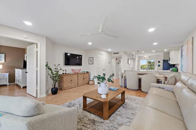  Unit C302 photo 14