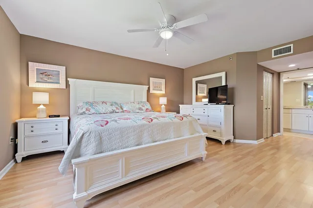  Unit C302 photo 23