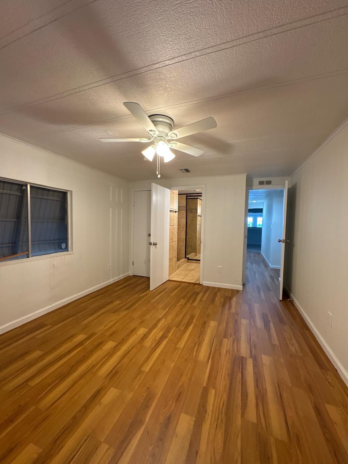 Unit 68 photo 3