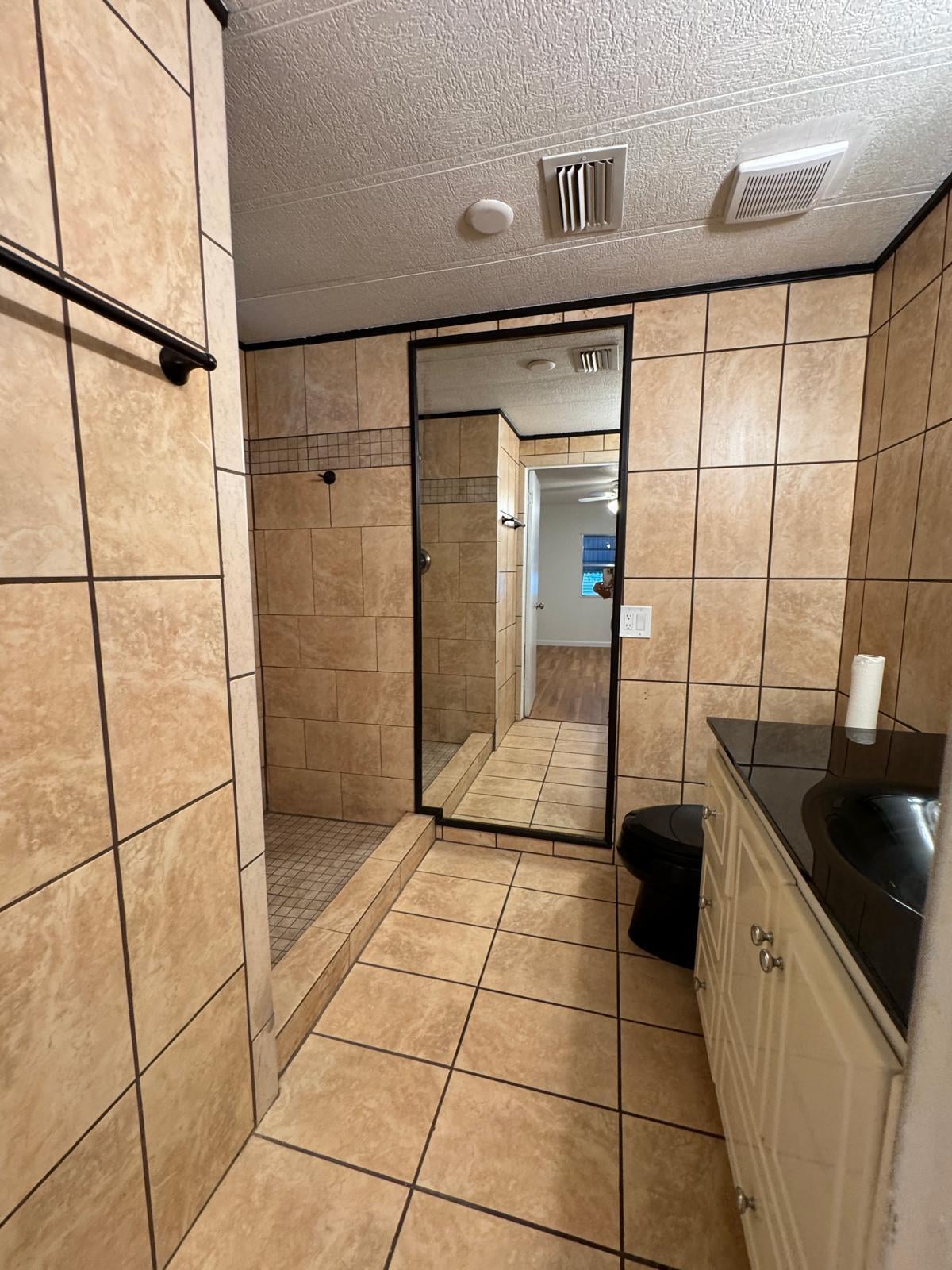 Unit 68 photo 6